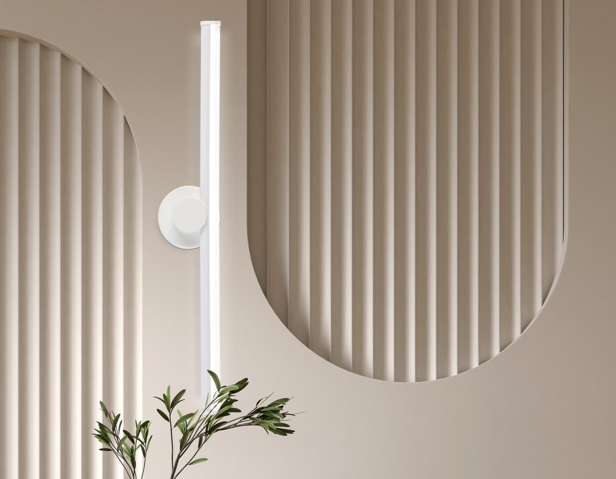 Настенный светодиодный светильник FL6101 WH белый 14W 3000K-6400K 605*100*60 Ambrella Light 16