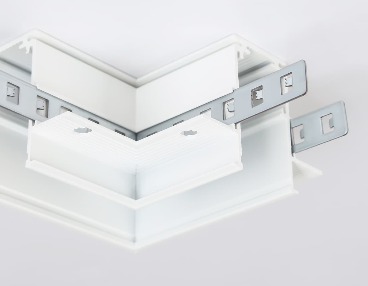 Коннектор угловой для встраиваемого шинопровода под ГКЛ 12,5мм Magnetic Standard 48V 20mm GL3352 WH белый коннектор угловой встраиваемый 85*85*H46.8 Ambrella Light 9