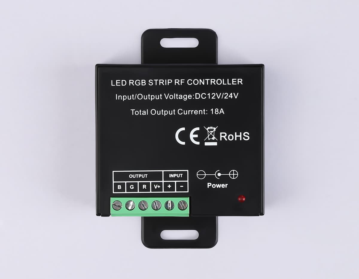 Контроллер для светодиодных лент RGB с радио пультом 2.4G 18A 12V 216W/ 24V 432W GS11301 GS11301 контроллер RGB 18A 12V 216W/ 24V 432W (ПДУ Радио 2.4G CR2025) Ambrella Light 8