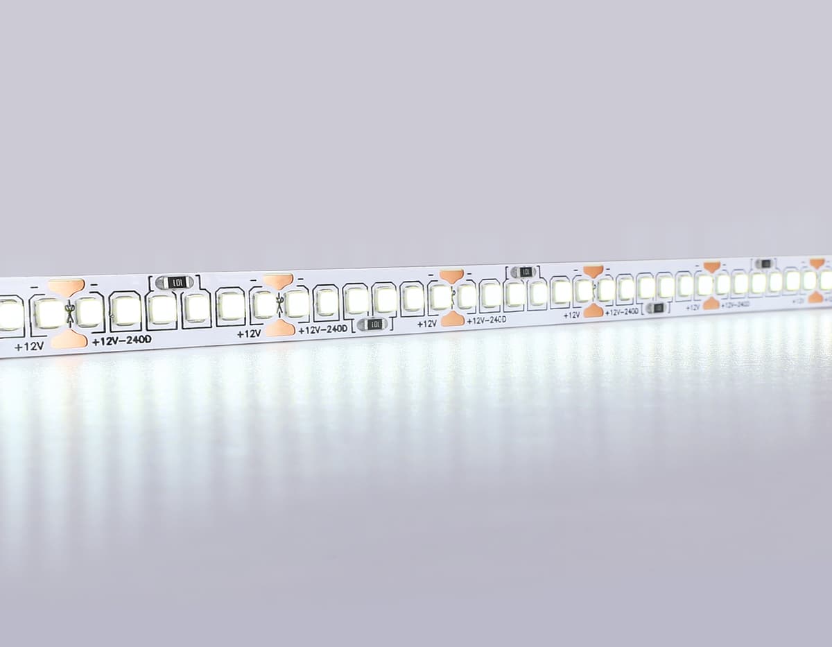 Светодиодная лента Ambrella Light GS1403 2835 240Led /17W m/ 12V IP20 6500K 5m/кратность резки 25mm GS1403 2835 240Led/ 17W m/ 12V IP20 6500K/ 5000*10*1.2mm (2 конт.) Ambrella Light 11