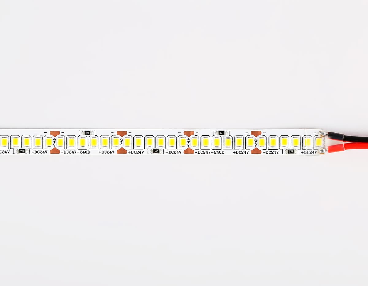 Светодиодная лента Ambrella Light GS3301 2835 240Led /18W m/ 24V IP20 3000K 5m GS3301 2835 240Led/ 18W m/ 24V IP20 3000K/ 5000*10*1.2mm (2 конт.) Ambrella Light 13