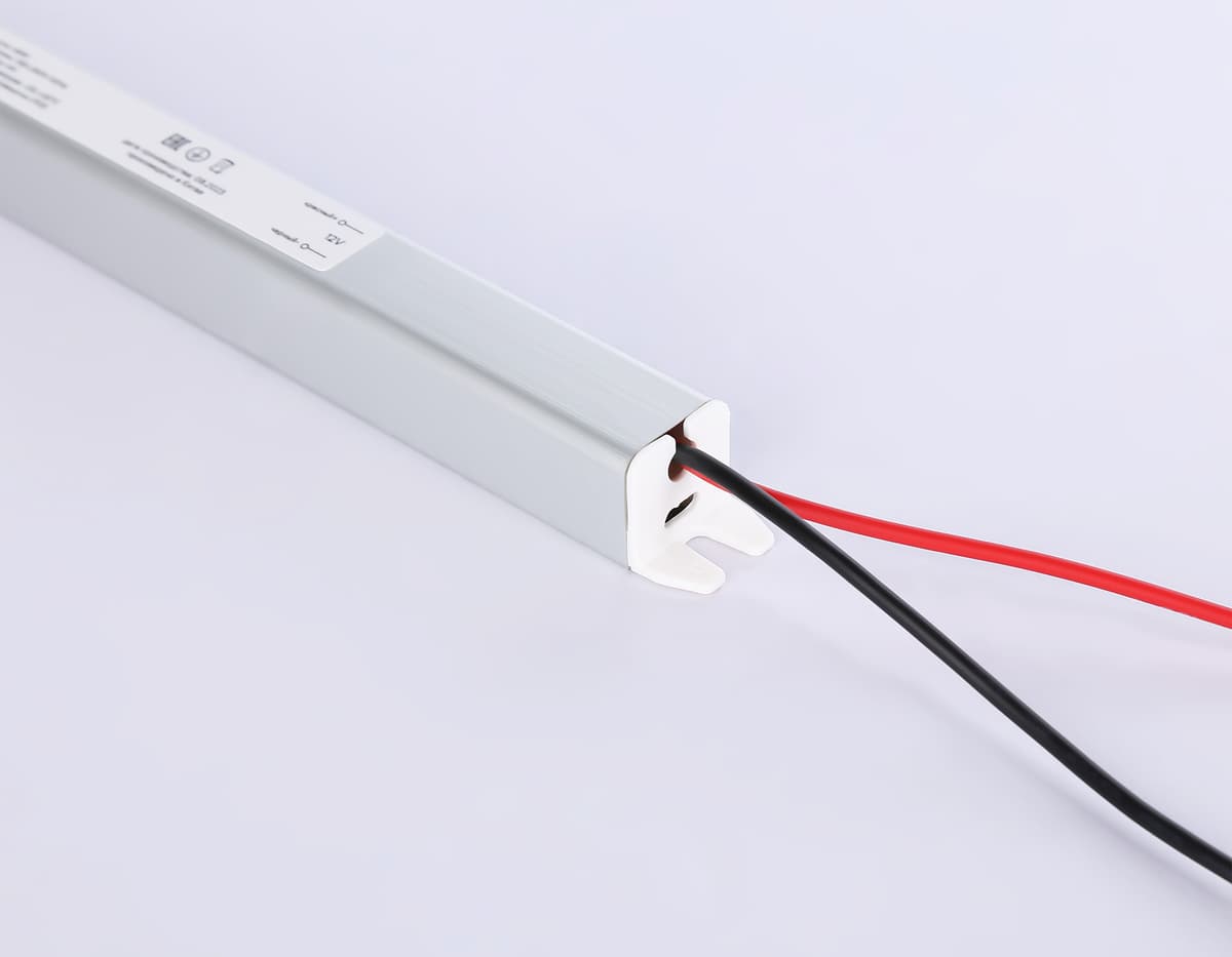 Блок питания ультратонкий для светодиодной ленты 12V 48W 4A IP20 185-260V 312*18*18 GS8604 GS8604 блок питания 12V 48W 4A IP20 185-260V 312*18*18 Ambrella Light 5