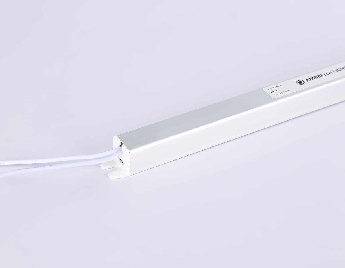 Блок питания ультратонкий для светодиодной ленты 12V 72W 6A IP20 185-260V 372*18*18 GS8606 GS8606 блок питания 12V 72W 6A IP20 185-260V 372*18*18 Ambrella Light 6