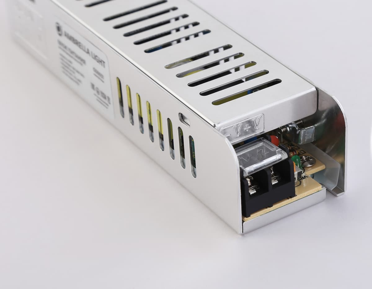 Блок питания с EMC для светодиодной ленты 12V 60W 5A IP20 185-260V 160*40*32 GS8651 GS8651 блок питания 12V 60W 5A IP20 185-260V EMC 160*40*32 Ambrella Light 7