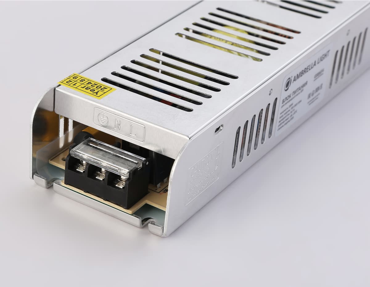 Блок питания с EMC для светодиодной ленты 12V 200W 16,7A IP20 185-260V 223*67*40 GS8654 GS8654 блок питания 12V 200W 16.7A IP20 185-260V EMC 223*67*40 Ambrella Light 7