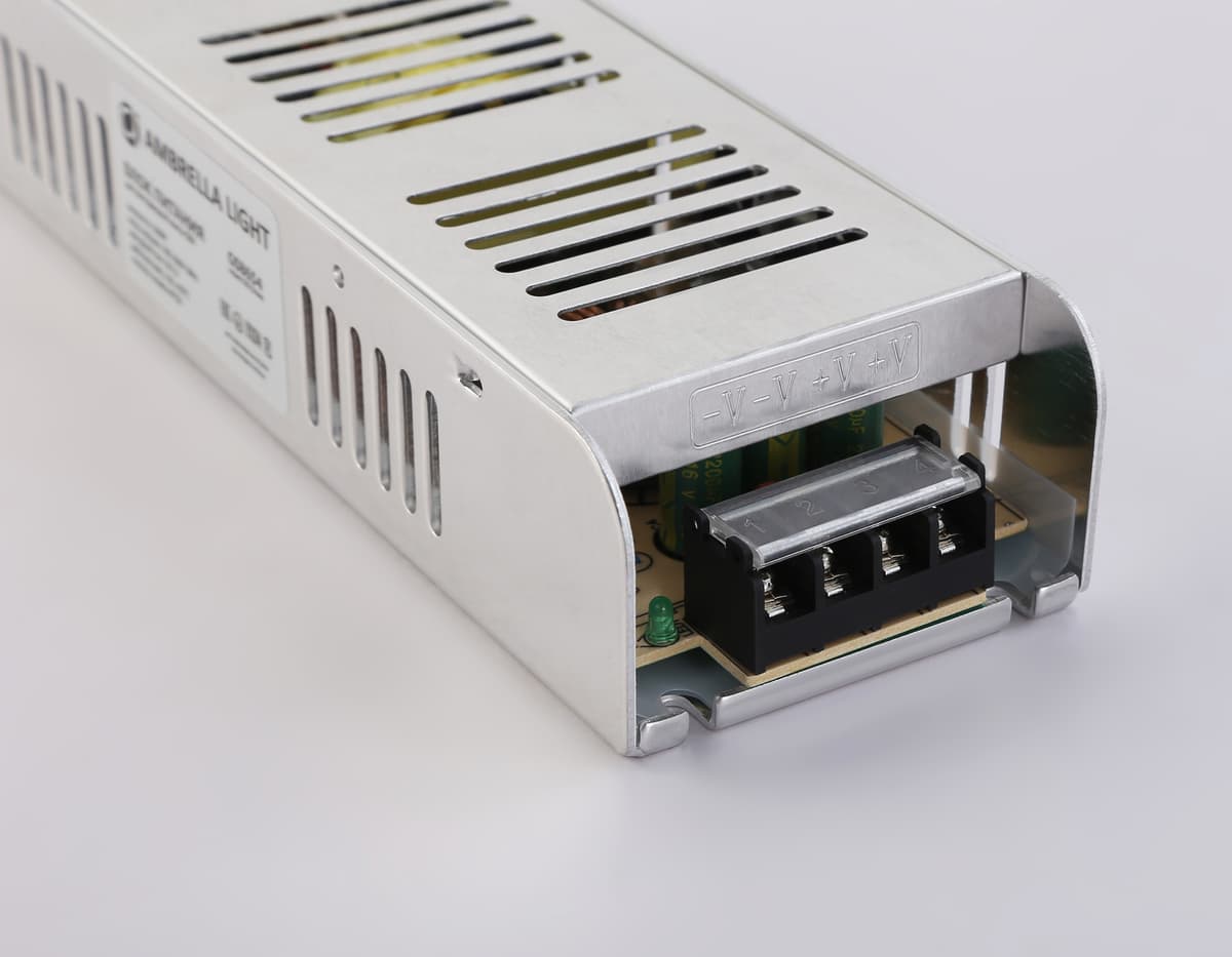 Блок питания с EMC для светодиодной ленты 12V 200W 16,7A IP20 185-260V 223*67*40 GS8654 GS8654 блок питания 12V 200W 16.7A IP20 185-260V EMC 223*67*40 Ambrella Light 8