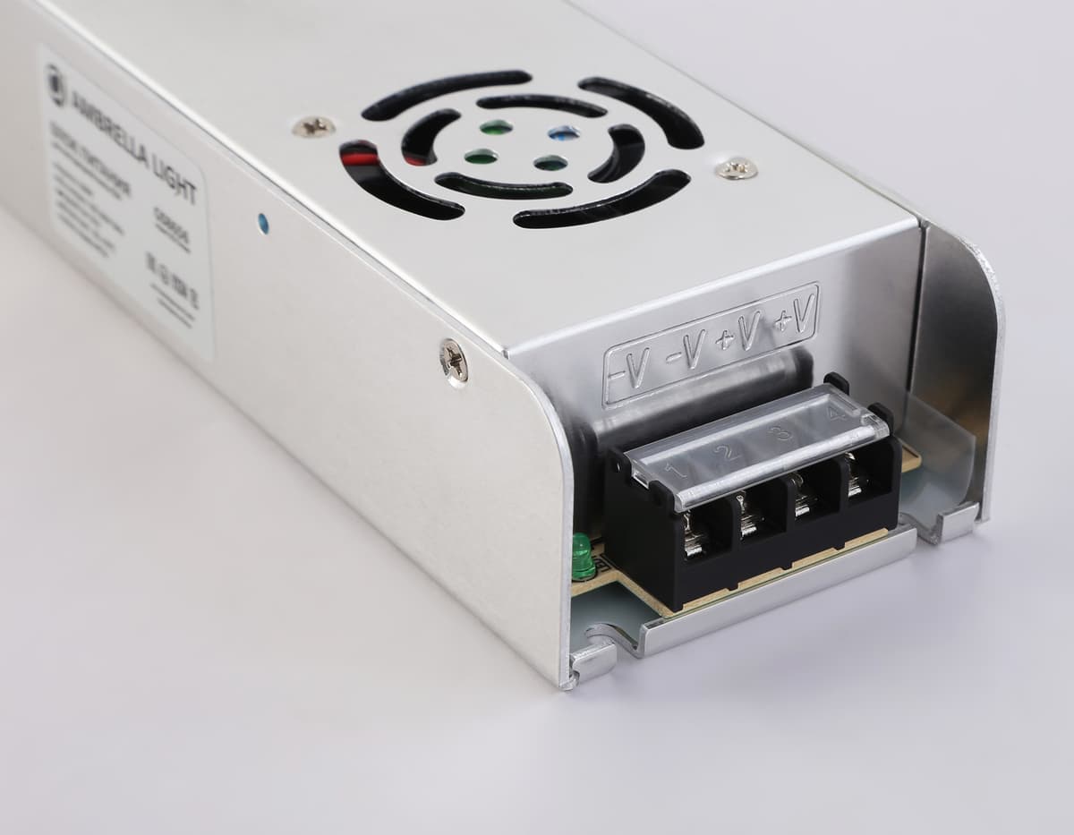 Блок питания с EMC для светодиодной ленты 12V 360W 30A IP20 185-260V 223*67*40 GS8656 GS8656 блок питания 12V 360W 30A IP20 185-260V EMC 223*67*40 Ambrella Light 7
