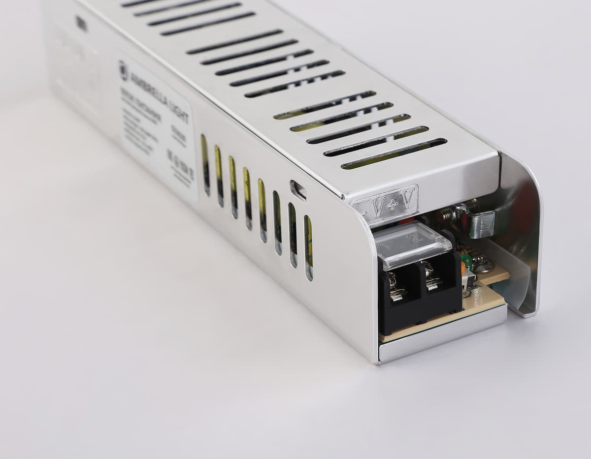 Блок питания с EMC для светодиодной ленты 24V 60W 2,5A IP20 185-260V 160*40*32 GS8681 GS8681 блок питания 24V 60W 2.5A IP20 185-260V EMC 160*40*32 Ambrella Light 8