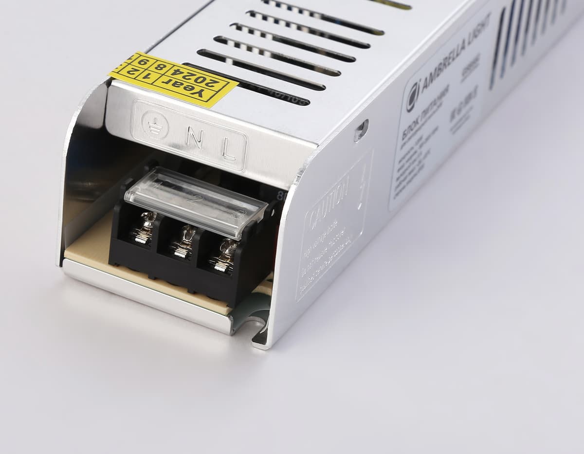 Блок питания с EMC для светодиодной ленты 24V 120W 5A IP20 185-260V 188*46*36 GS8682 GS8682 блок питания 24V 120W 5A IP20 185-260V EMC 188*46*36 Ambrella Light 8
