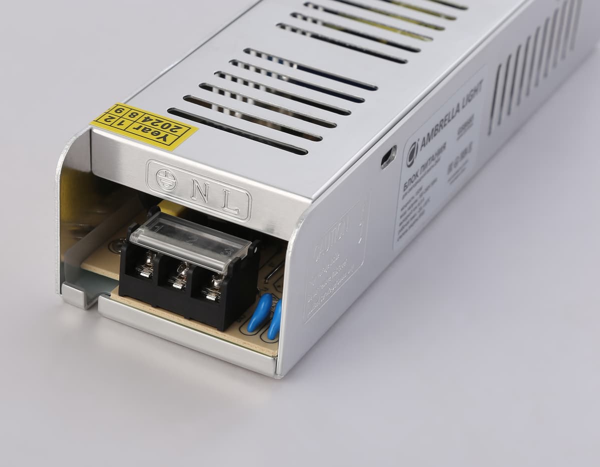 Блок питания с EMC для светодиодной ленты 24V 150W 6,3A IP20 185-260V 200*58*40 GS8683 GS8683 блок питания 24V 150W 6.3A IP20 185-260V EMC 200*58*40 Ambrella Light 7