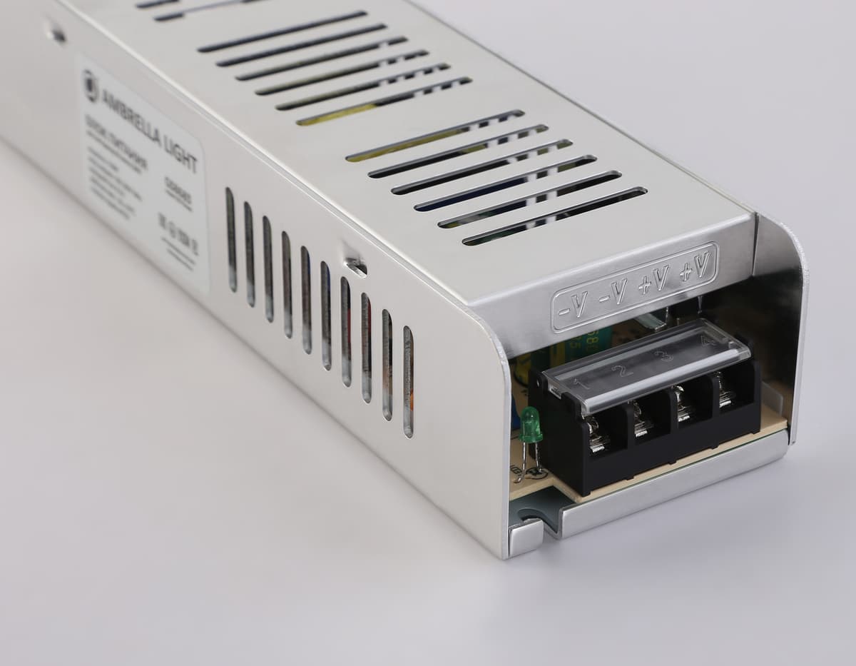 Блок питания с EMC для светодиодной ленты 24V 150W 6,3A IP20 185-260V 200*58*40 GS8683 GS8683 блок питания 24V 150W 6.3A IP20 185-260V EMC 200*58*40 Ambrella Light 8