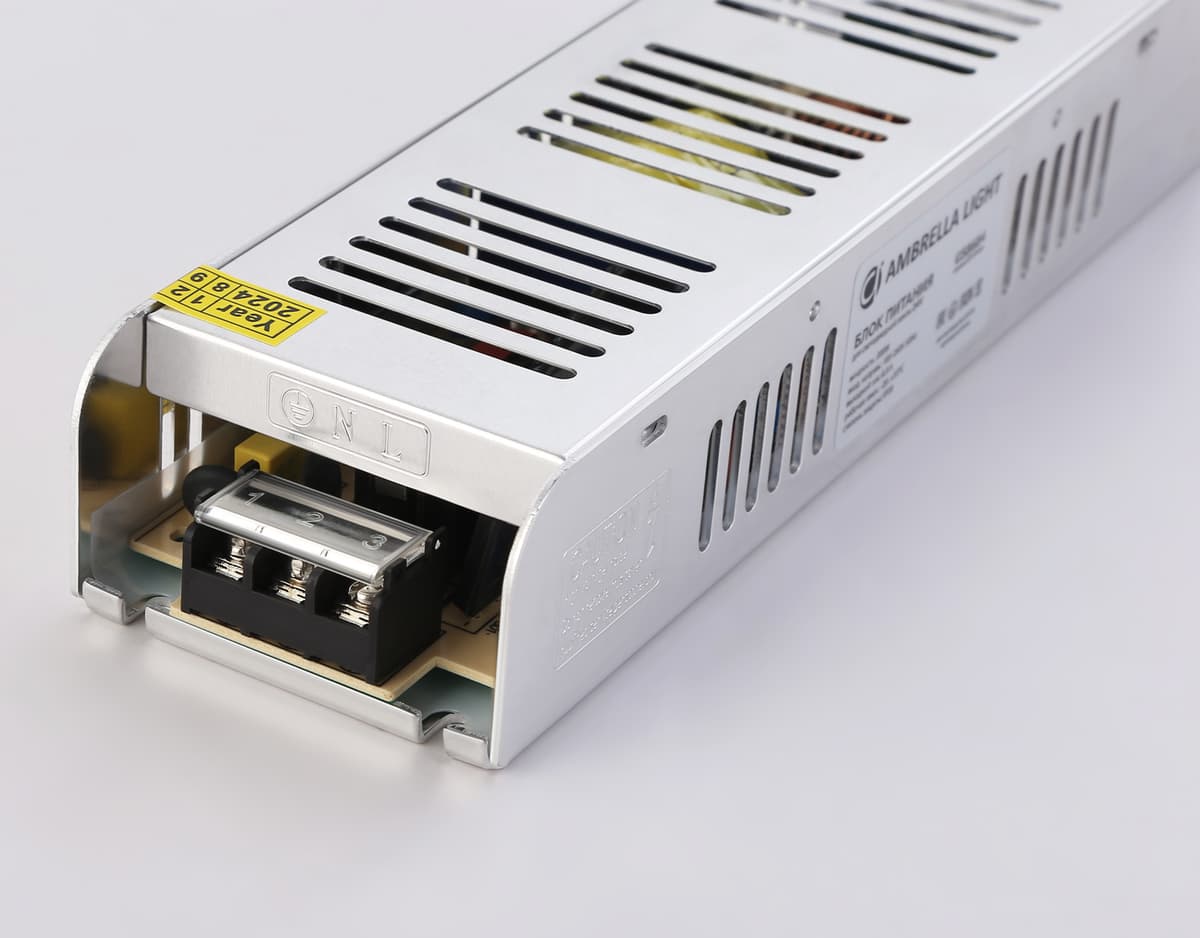 Блок питания с EMC для светодиодной ленты 24V 200W 8,3A IP20 185-260V 223*67*40 GS8684 GS8684 блок питания 24V 200W 8.3A IP20 185-260V EMC 223*67*40 Ambrella Light 7