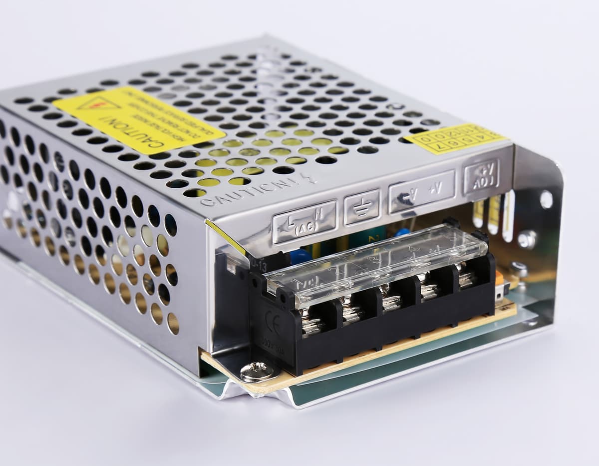 Блок питания для светодиодной ленты 12V 100W 8.3A IP20 90-260V 110*78*37 GS9504 GS9504 блок питания 12V 100W 8.3A IP20 90-260V 110*78*37 Ambrella Light 6