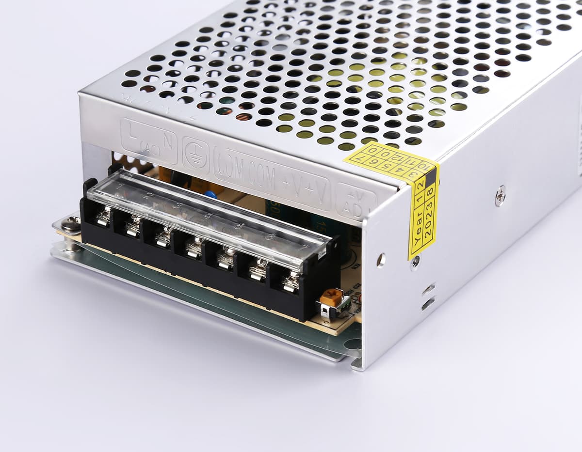 Блок питания для светодиодной ленты 12V 150W 12.5A IP20 90-260V 159*98*38 GS9506 GS9506 блок питания 12V 150W 12.5A IP20 90-260V 159*98*38 Ambrella Light 6