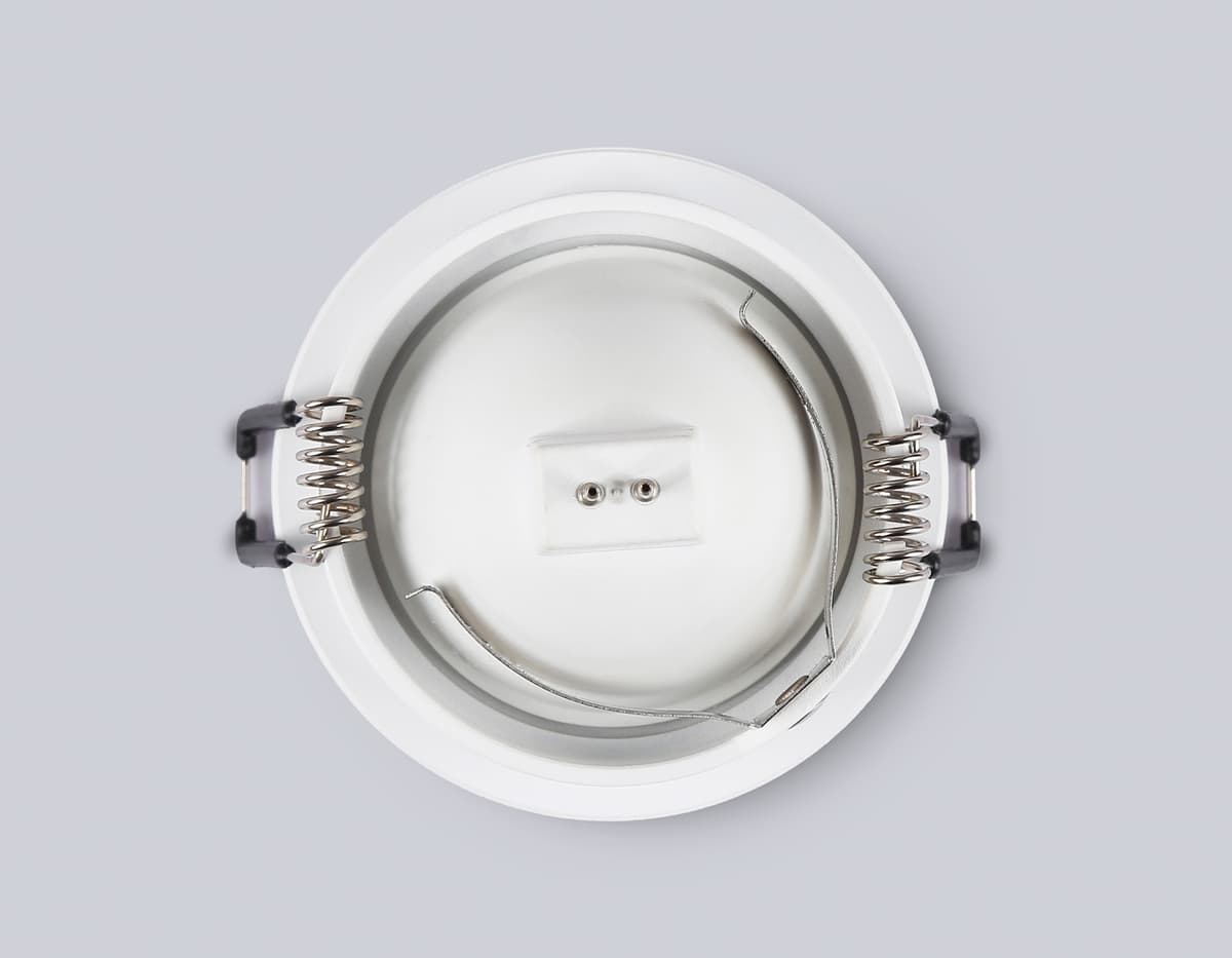 Встраиваемый точечный светильник GU5.3 TN102801 WH белый GU5.3 D71*34 Ambrella Light 12