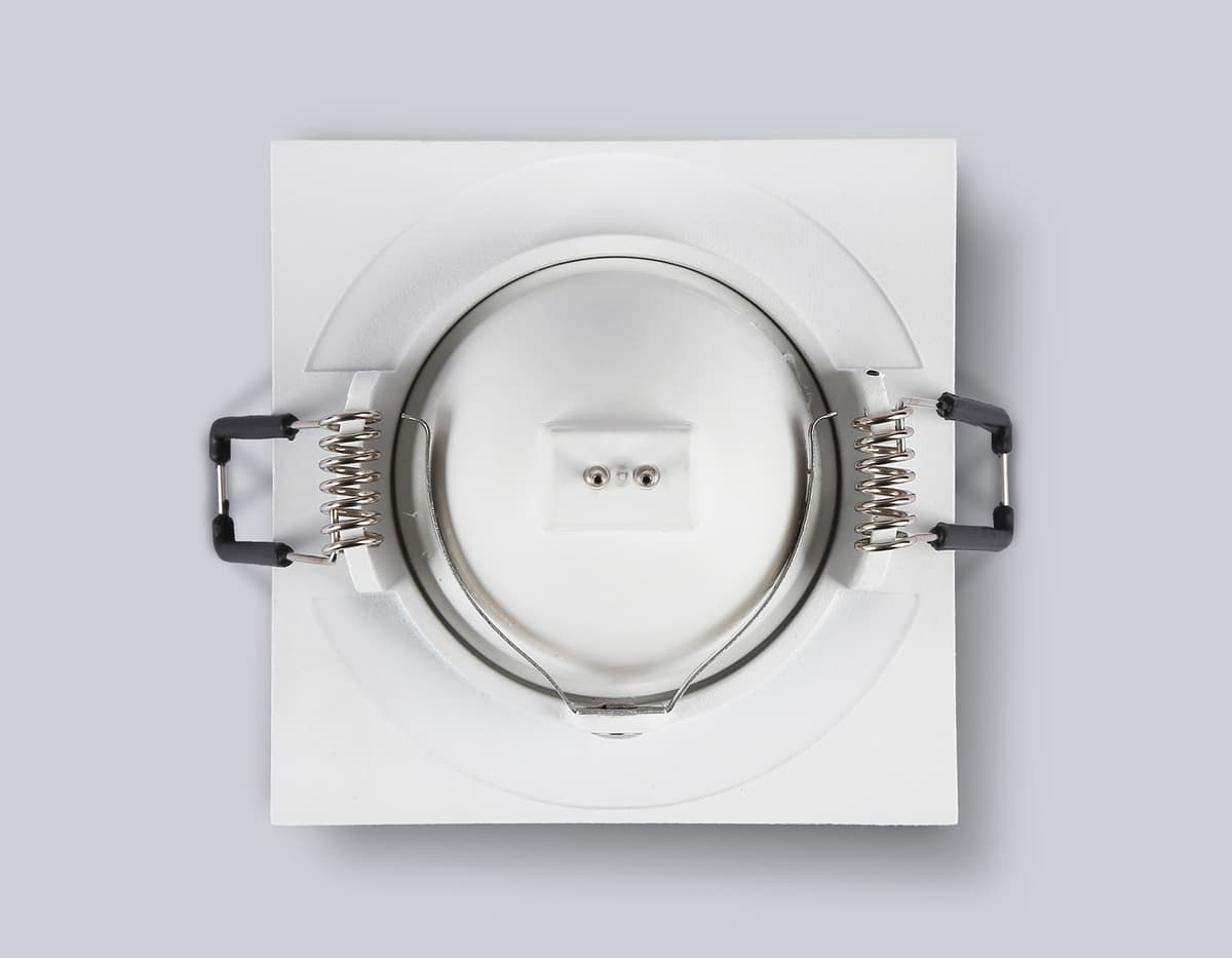 Встраиваемый точечный светильник GU5.3 TN102817 WH белый GU5.3 78*78*28 Ambrella Light 12
