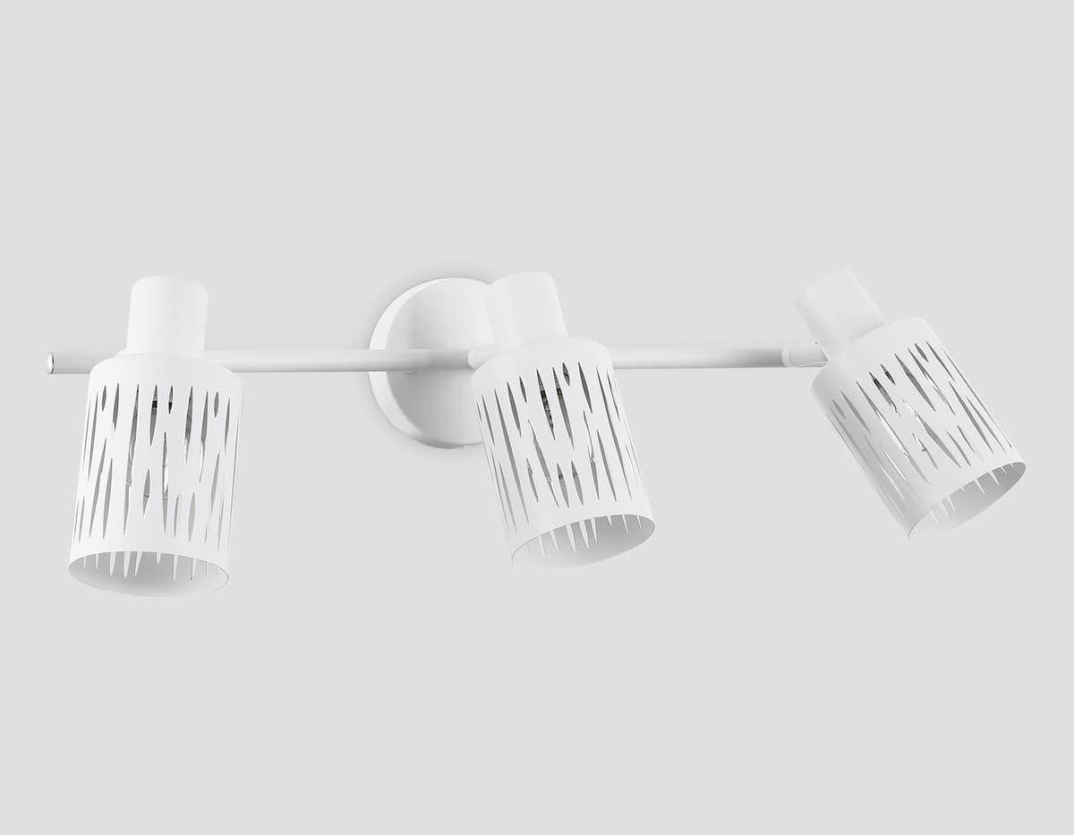 Настенно-потолочный спот в стиле лофт TR8665/3 WH белый E14/3 max 60W 560*100*190 Ambrella Light 9