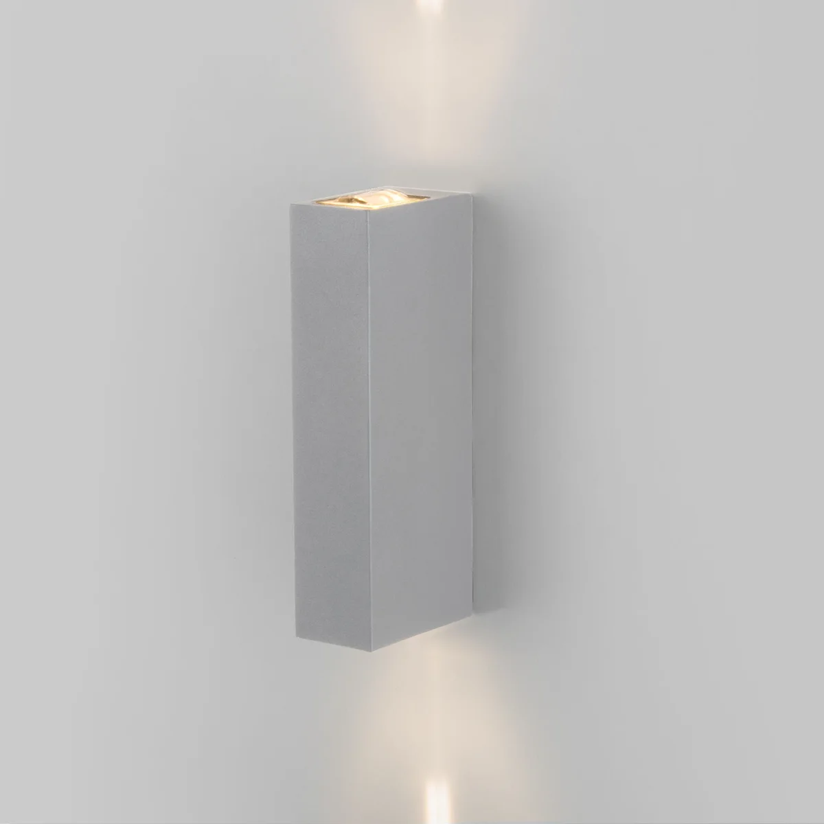 Уличный настенный светодиодный светильник Blaze LED IP65 35136/W серый Elektrostandard