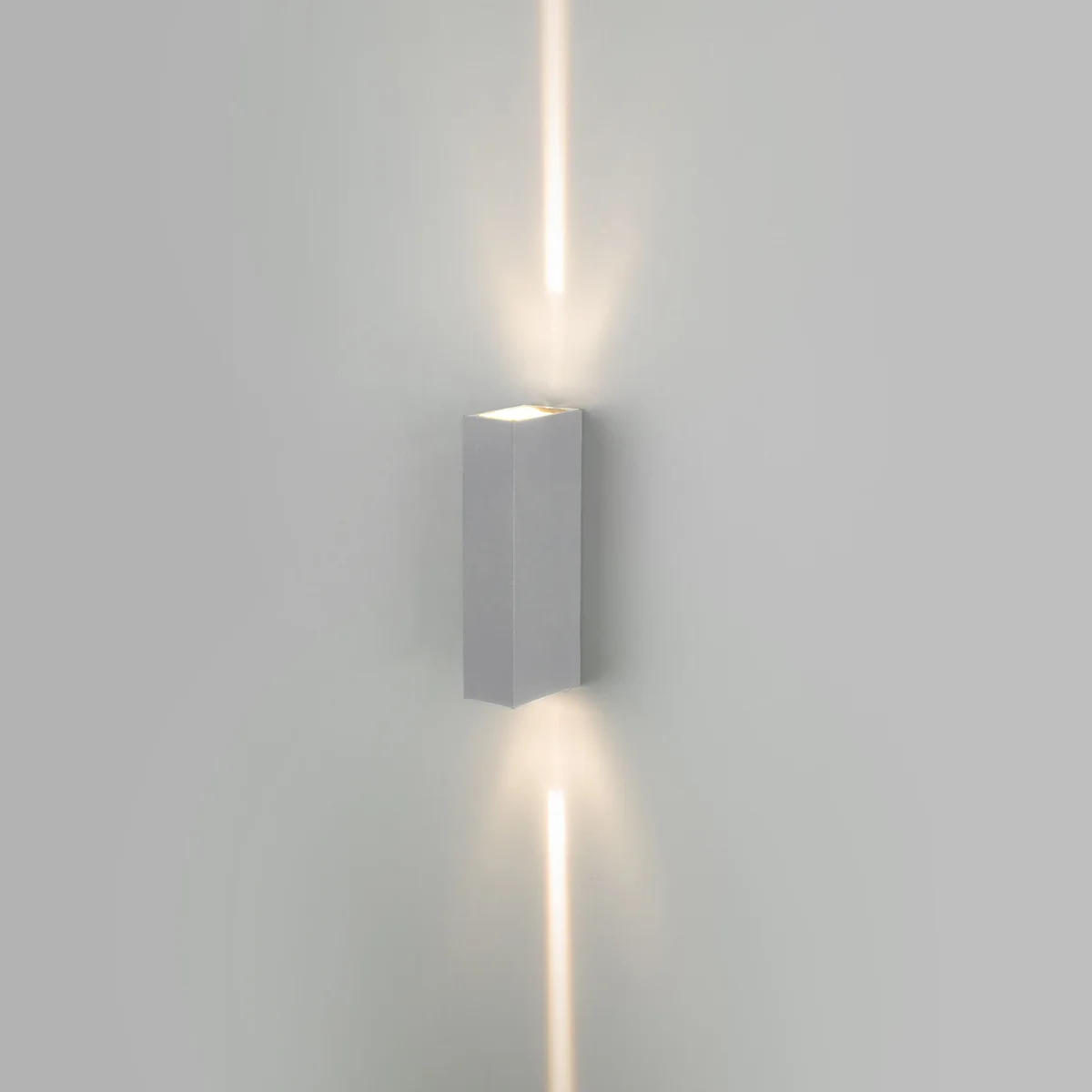 Уличный настенный светодиодный светильник Blaze LED IP65 35136/W серый Elektrostandard 3