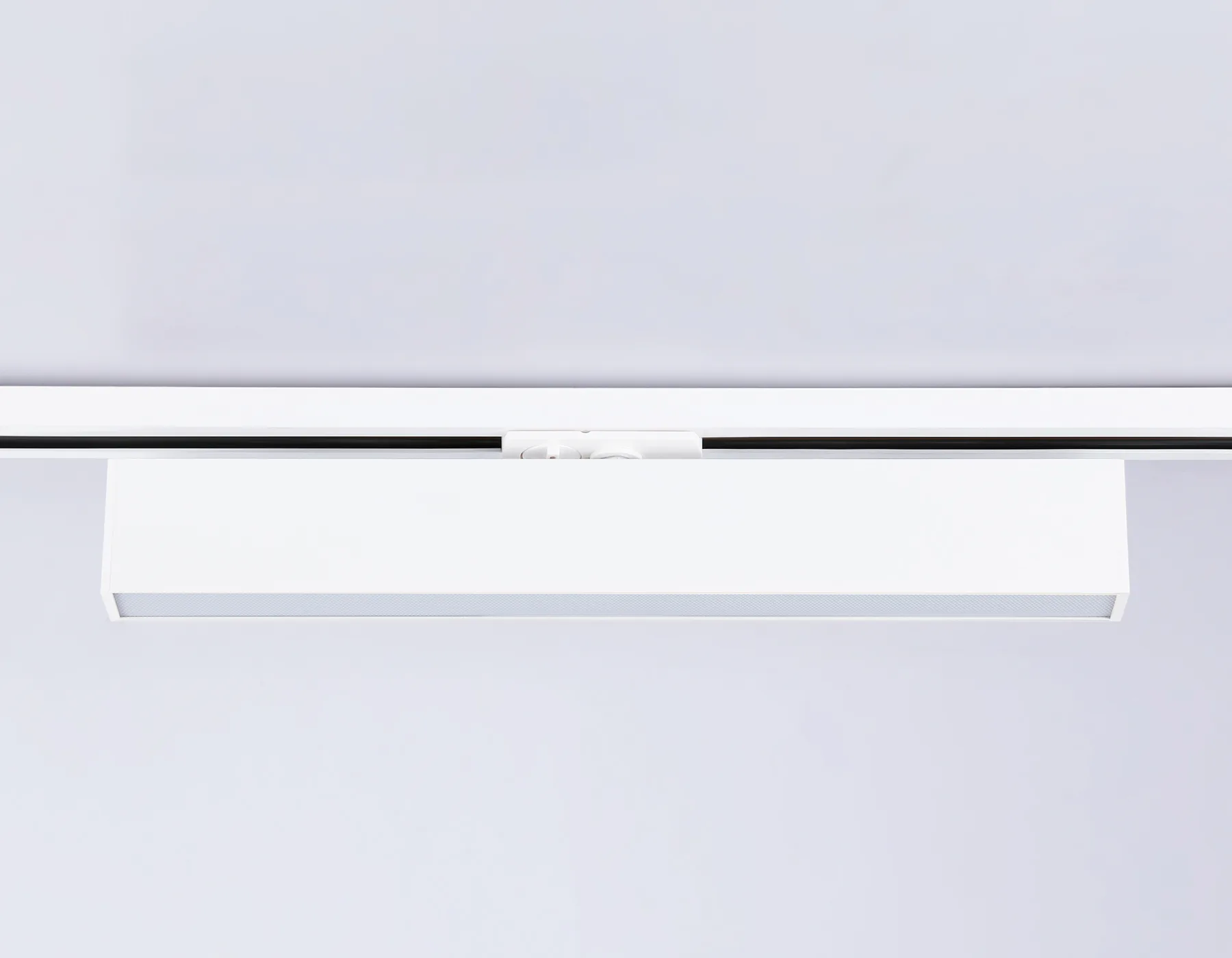 Трековый линейный светильник 3000K 24Вт 120° GL6769 WH белый LED 24W 3000K 600*22*48 Ambrella Light 9
