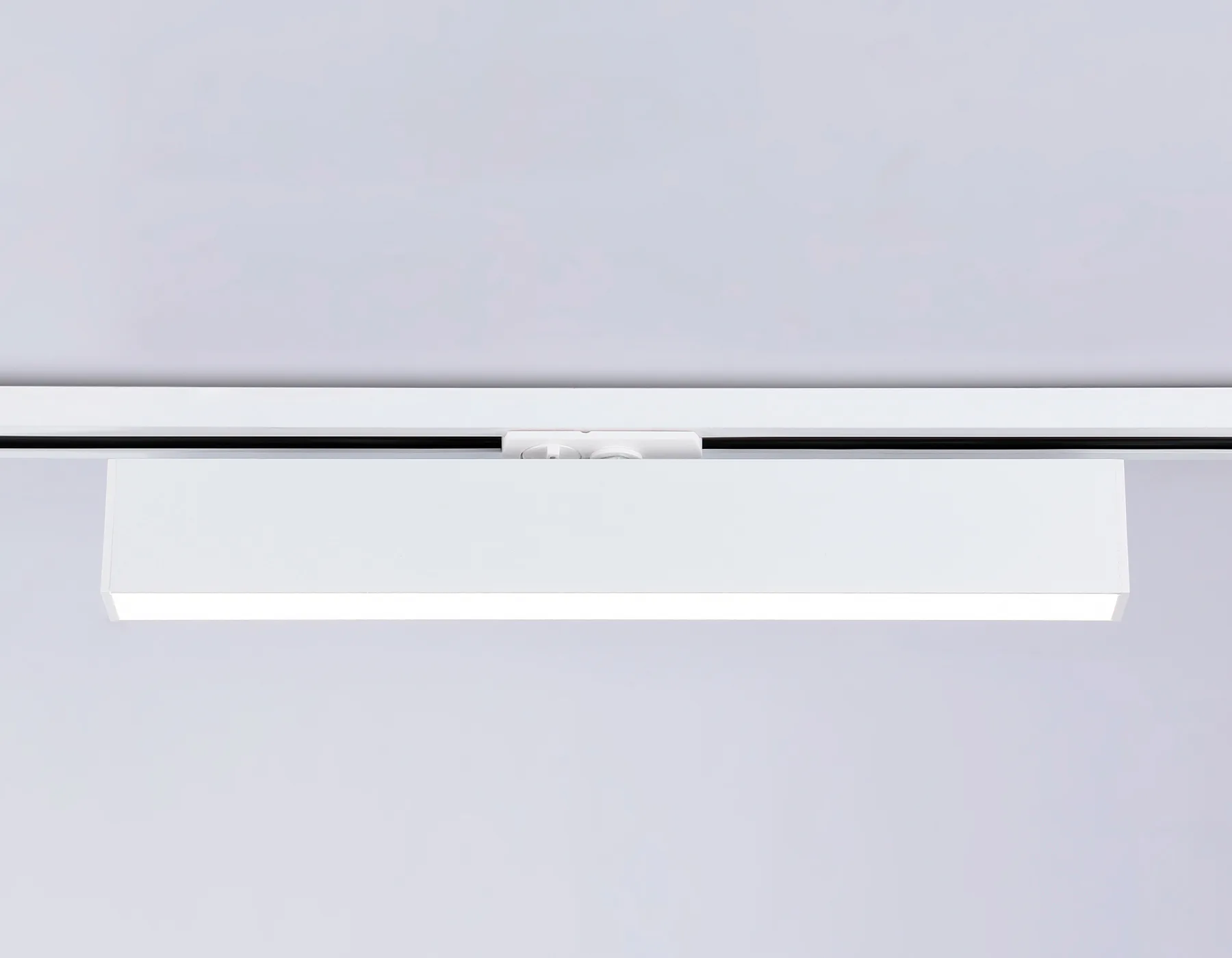 Трековый линейный светильник 4200K 24Вт 120° GL6772 WH белый LED 24W 4200K 600*22*48 Ambrella Light 9